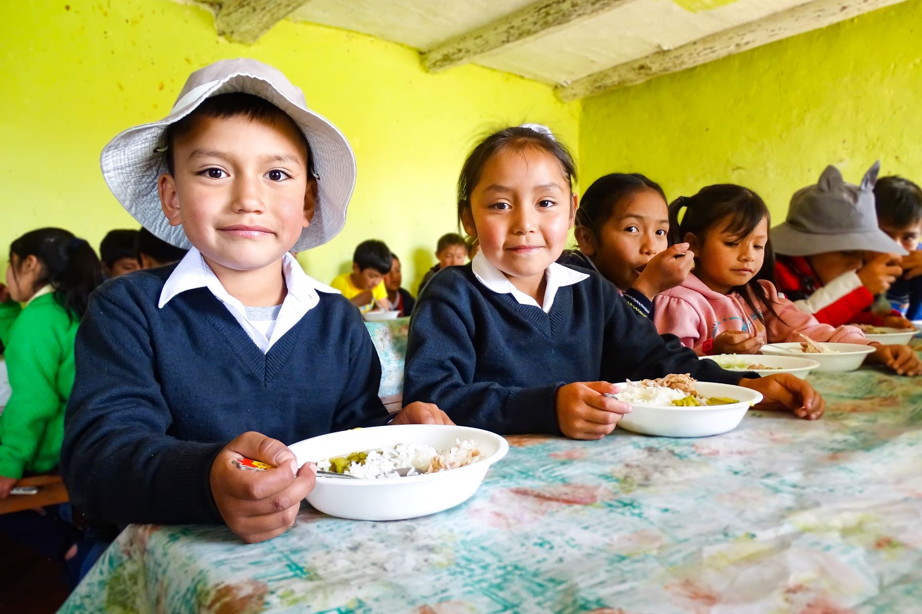 Pequeños usuarios del programa alimentario Wasi Mikuna. Foto: ANDINA/Difusión