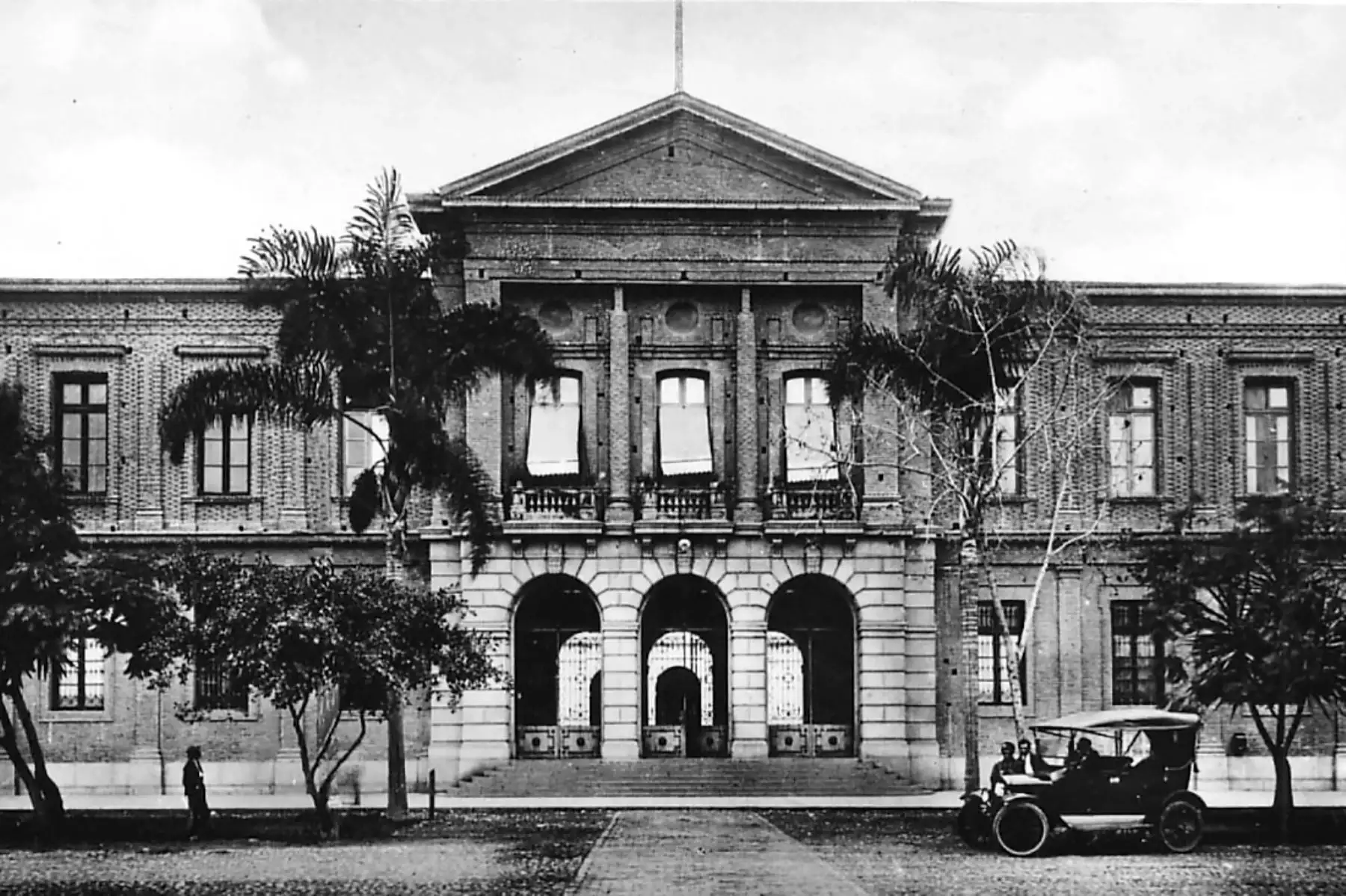 Colegio Nuestra Señora de Guadalupe a inicios del siglo XX. Foto: Avilés Hermanos