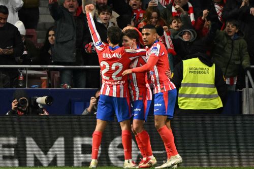 Atlético de Madrid juega ante Barceloma  durante el partido de fútbol de la liga española