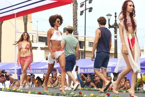 El Callao celebró el fin del verano con un desfile de modas a orillas del mar en La Punta. Foto: ANDINA/Difusión.