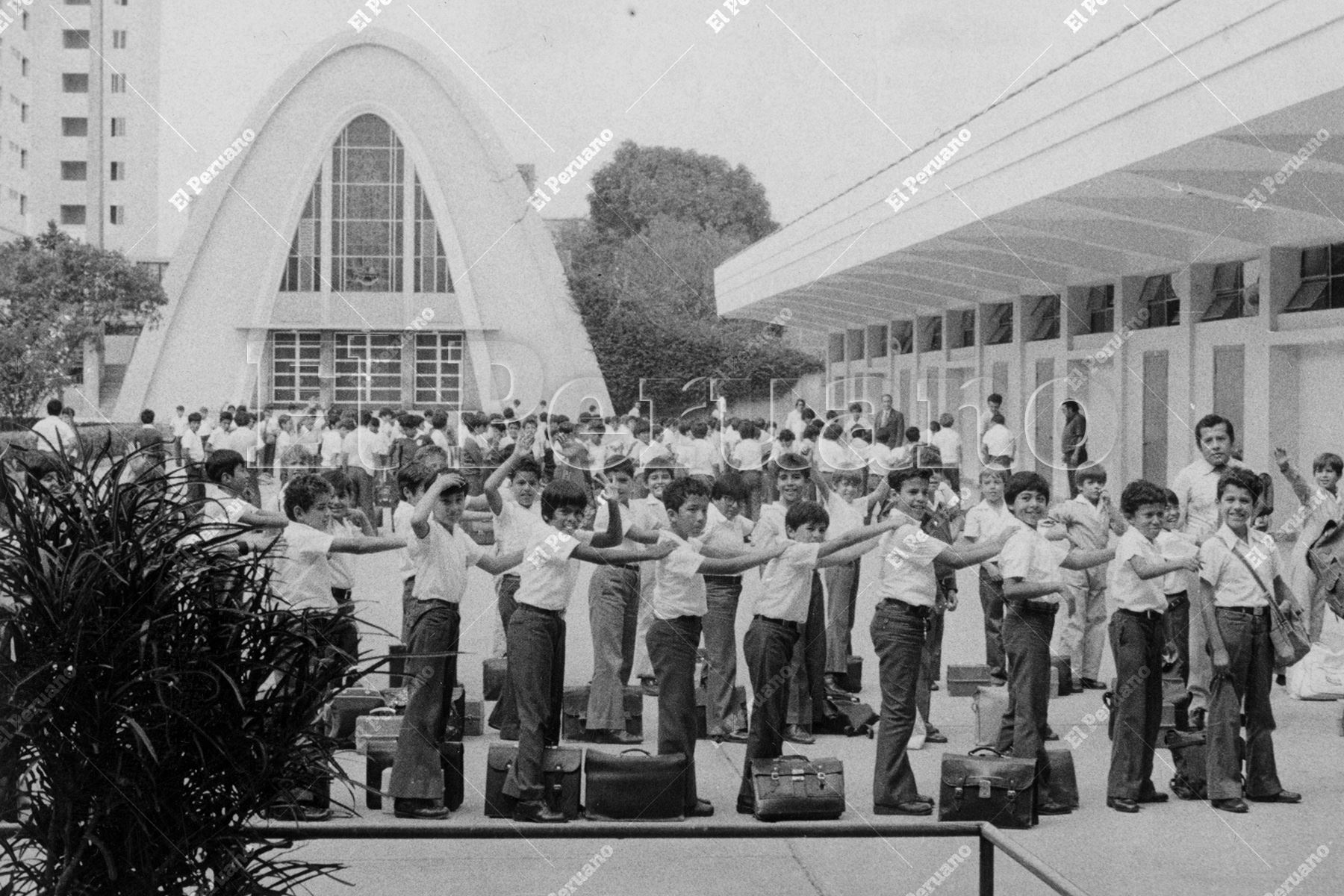 Lima - 20 abril 1978 / Formación de alumnos del nivel primaria del colegio particular San Agustín de San Isidro. Foto: Archivo Histórico de El Peruano / Rolando Ángeles