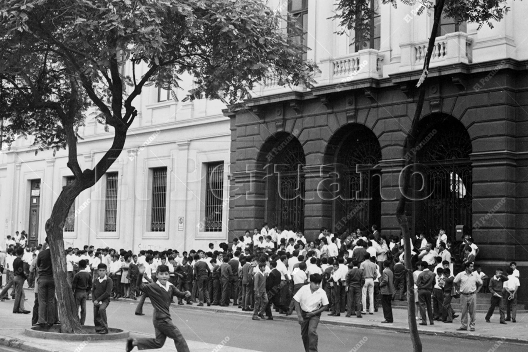 Lima - 2  abril 1973 / Primer día de clases en el Colegio Nuestra Señora de Guadalupe. Foto: Archivo Histórico de El Peruano