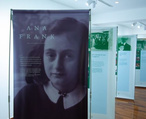 Muestra "Ana Frank: una historia vigente" se exhibe en San Isidro.