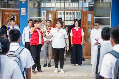 Esta jornada no solo marcó el inicio de clases para cientos de escolares, sino también la implementación del Plan de Seguridad Escolar 2025 de la Policía Nacional del Perú (PNP)