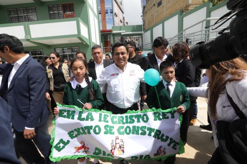 El ministro de Salud, César Vásquez, participó en el Buen Inicio del Año Escolar 2025 en Cutervo. Foto: ANDINA/Minsa