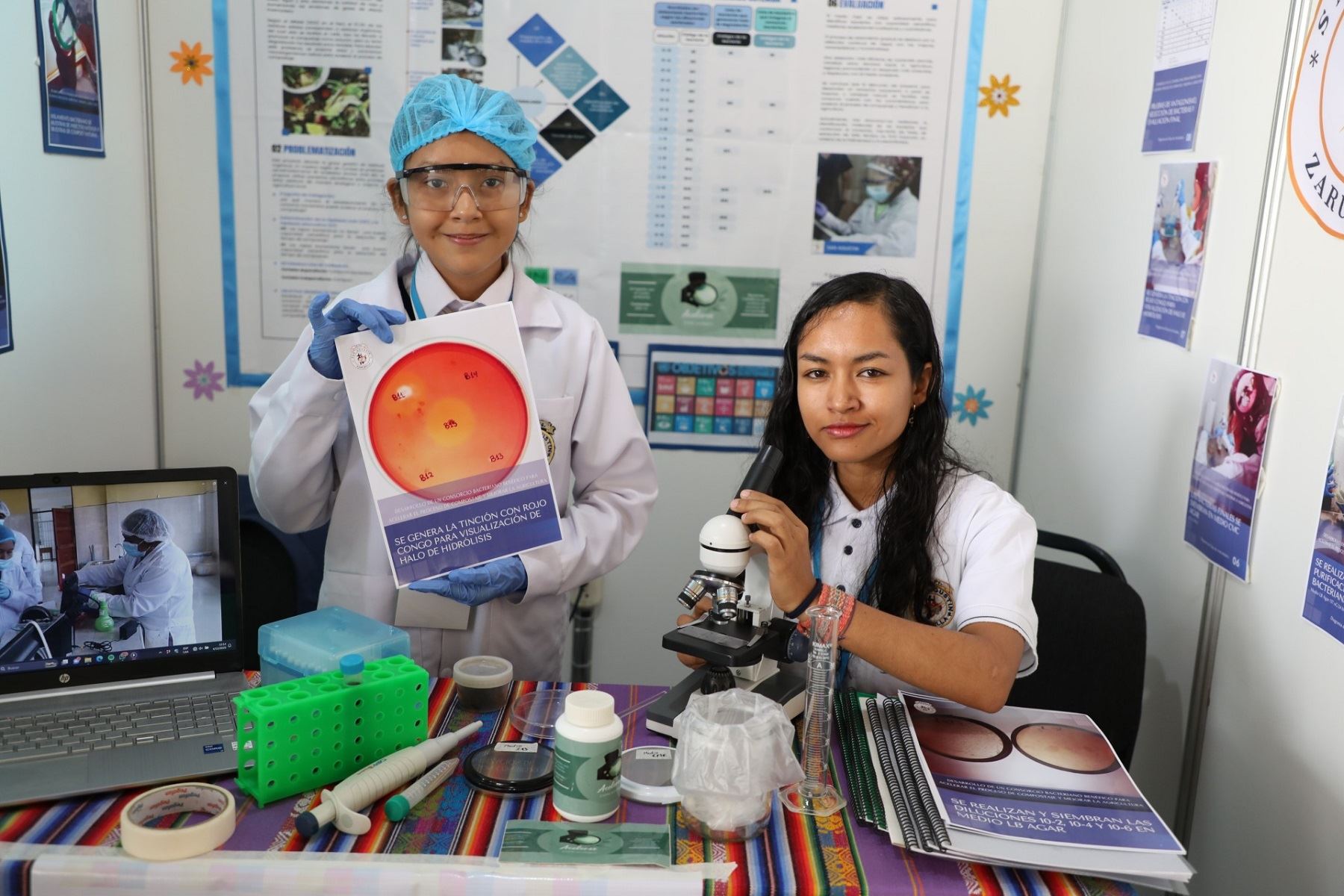 Un dato relevante es que el 51% de los escolares que integran estos clubes son mujeres de primaria y secundaria, lo que resalta la importancia de impulsar la participación femenina en el ámbito científico y tecnológico desde la educación básica. Foto: Concytec