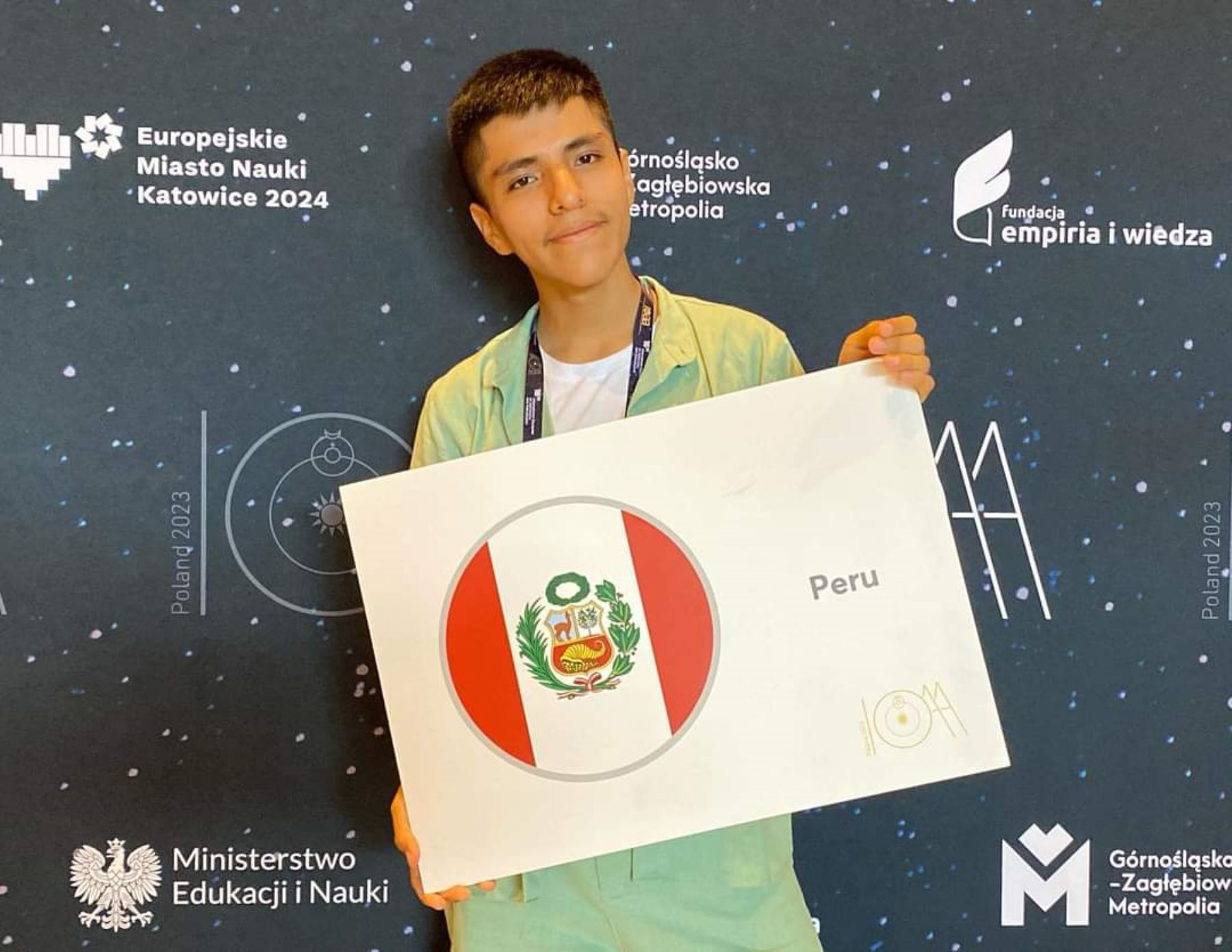 Mario Gilvonio participó en diferentes Olimpiadas Internacionales de Física y Astronomía trayendo medallas de oro, plata y bronce para el Perú. 