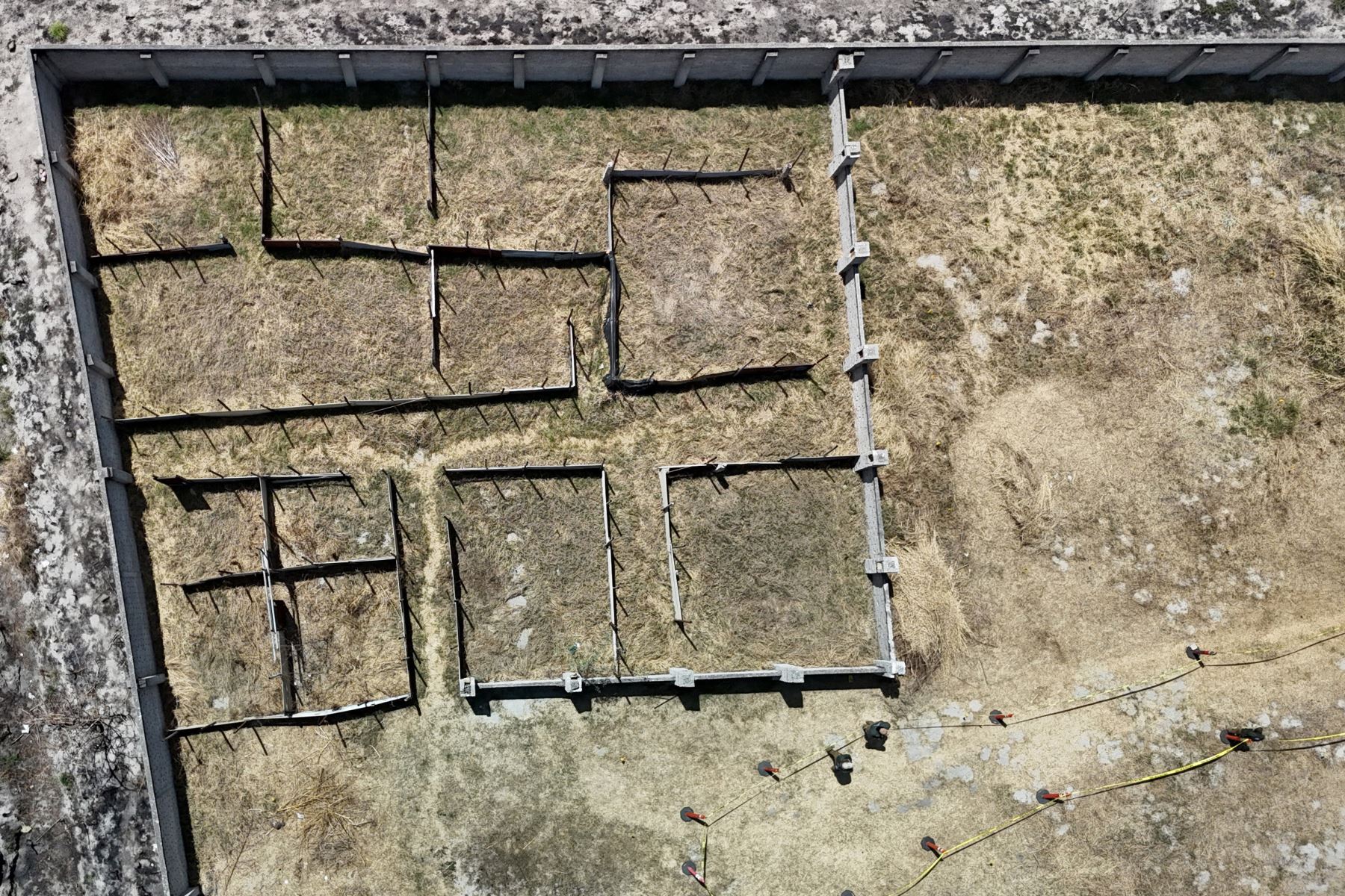 Vista aérea del "Rancho Izaguirre" durante una gira de prensa en Tehuchitlán, estado de Jalisco, México, el 20 de marzo de 2025. Se realizan investigaciones sobre lo que sucedió en un supuesto campo de entrenamiento de un cártel de la droga donde se encontraron huesos, zapatos y ropa carbonizados a principios de marzo. Foto: AFP