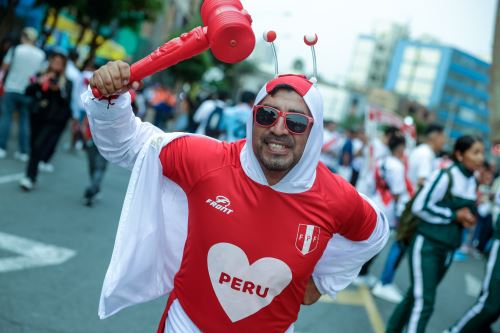 Eliminatorias al Mundial: hinchas peruanos viven con pasión la previa del duelo ante Bolivia en el Estadio Nacional