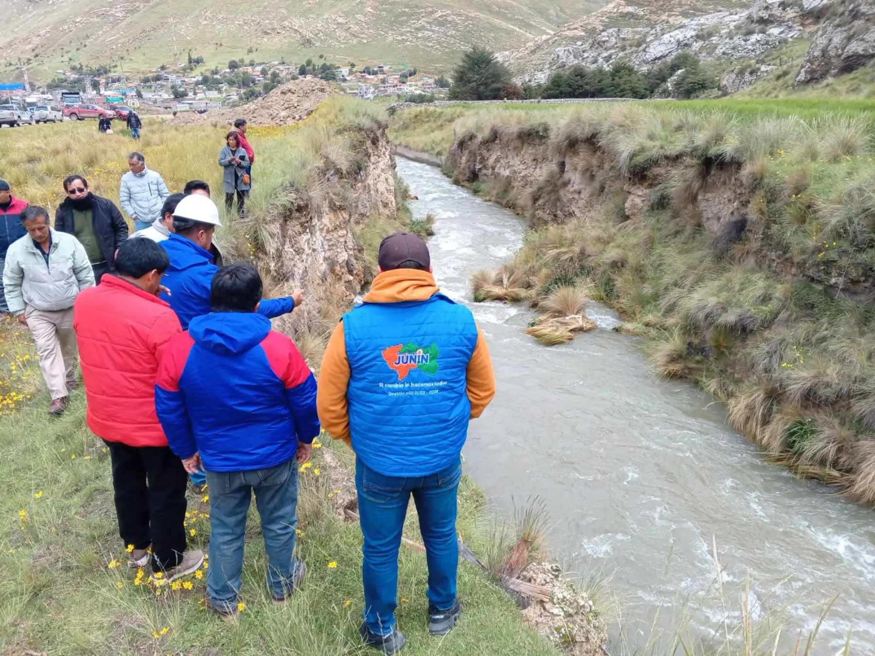 Especialistas del Gore Junín evalúan la construcción de un puente en el distrito de Marcapomacocha que reemplace a la infraestructura que colapsó el domingo 16 de marzo. ANDINA/Difusión