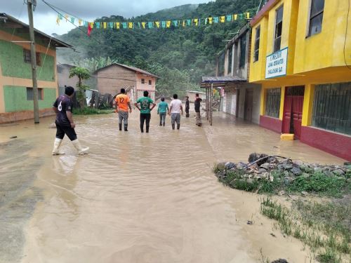 Desborde del río causó cuantiosos daños en el distrito de San Juan del Oro, región Puno.