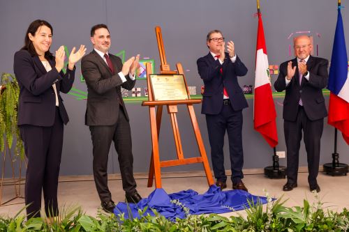 Ministros de Educación de Perú y de Comercio Exterior de Francia inauguran modernas instalaciones del Colegio Franco Peruano