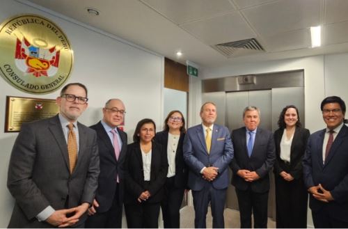 Canciller Elmer Schialer inaugura nueva sede del Consulado General de Perú en Londres.