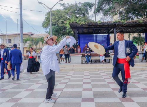 Los turistas extranjeros que arribaron a bordo del crucero alemán fueron recibidos en Paita en un ambiente festivo. ANDINA/Difusión