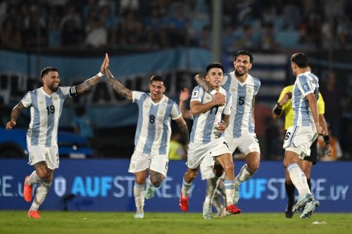 Partido de fútbol de las eliminatorias sudamericanas de la Copa Mundial de la FIFA 2026 entre Uruguay y Argentina