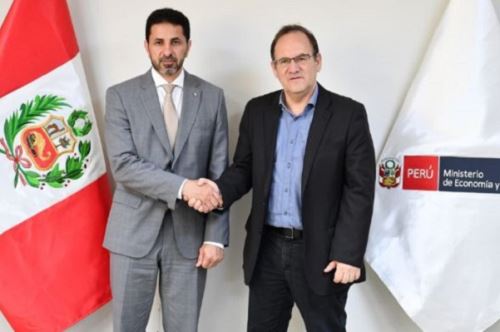 Embajador de Emiratos Árabes Unidos, Ibrahim Alalawi, expresó el interés de su país de incrementar inversiones en Perú, en reunión con el ministro de Economía y Finanzas, José Salardi. Foto: Cortesía.