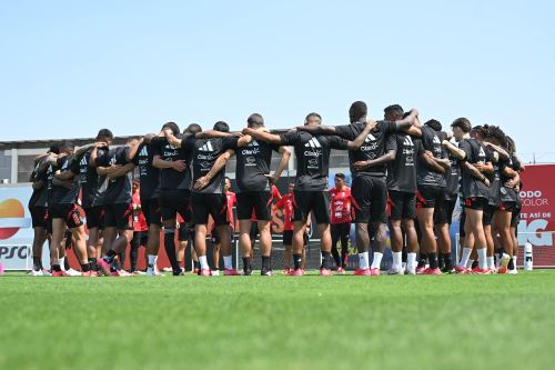 Selección peruana realizó hoy su último entrenamiento antes de viajar