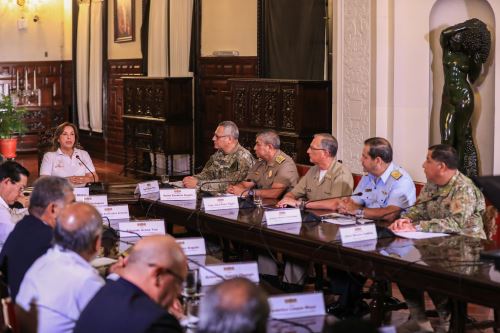 Presidenta Dina Boluarte lidera reunión con altos mandos de la Policía y las Fuerzas Armadas encargados de la lucha frontal del Gobierno contra la delincuencia