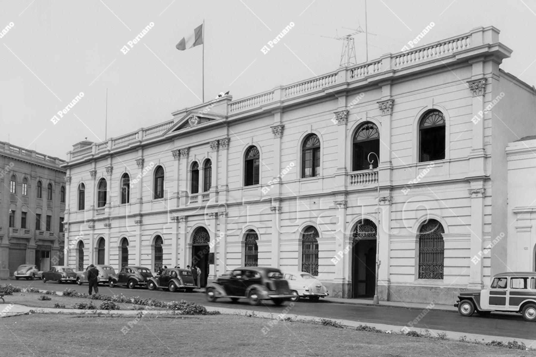 Lima - 3 Noviembre 1953 / Antiguo local de la Pontificia Universidad Católica del Perú en la Plaza Francia. Foto: Archivo Histórico de El Peruano