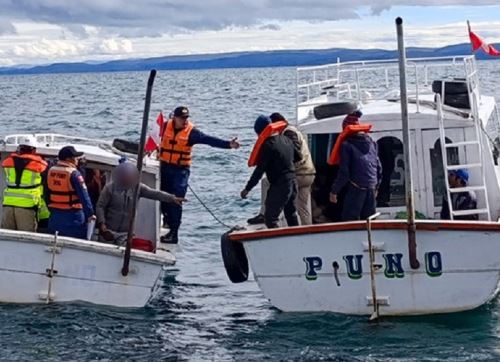 La Superintendencia de Migraciones, la Policía Nacional y la Marina de Guerra ejecutaron operativo de verificación y fiscalización migratoria en el Lago Titicaca, en Puno.. ANDINA/Difusión