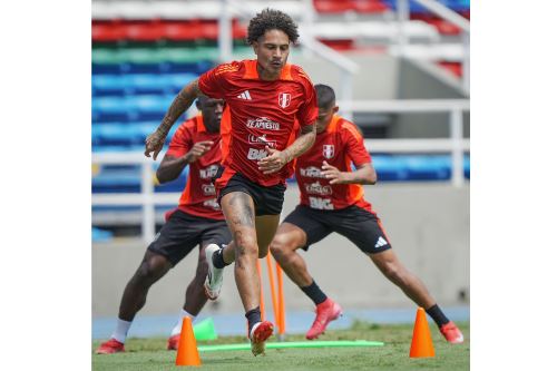 La selección peruana realiza  su último entrenamiento en el Pascual Guerrero de Cali previo a enfrentar a Venezuela