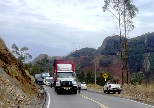 Se restableció el tránsito para todo tipo de vehículos en la carretera Cajamarca - Ciudad de Dios tras recuperar la plataforma que colapsó en el sector Chotén a consecuencia de las lluvias intensas. ANDINA/Difusión