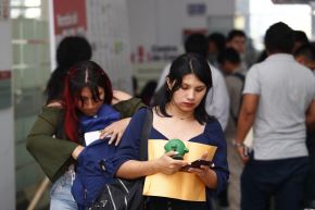 Atención al cliente es una de las capacitaciones gratuitas que se ofrecen gracias a la alianza entre el Ministerio de Educación y la Fundación Romero. Foto: ANDINA/Daniel Bracamonte