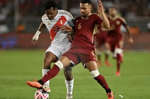 Perú y Venezuela chocan en el estadio Monumental de Maturín. Foto: AFP