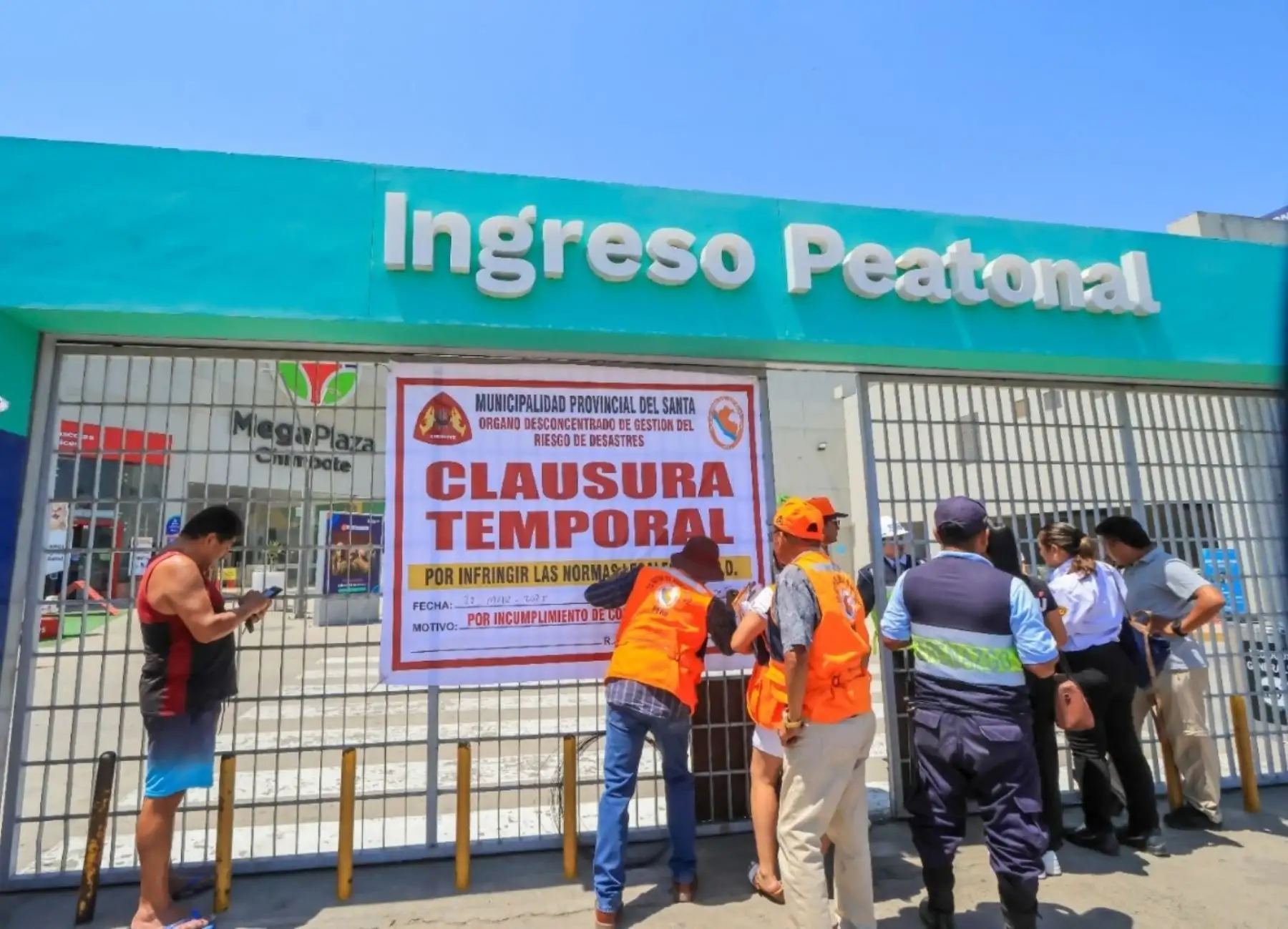 La municipalidad del Santa dispuso el cierre temporal del centro comercial MegaPlaza ubicado la ciudad de Chimbote como medida de prevención ante posibles riesgos estructurales. Foto: ANDINA/difusión.