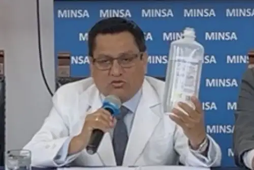 El ministro César Vásquez informó que 120,000 unidades de suero fisiológico del laboratorio B. Braun son distribuidas a escala nacional. Foto: ANDINA/Difusión