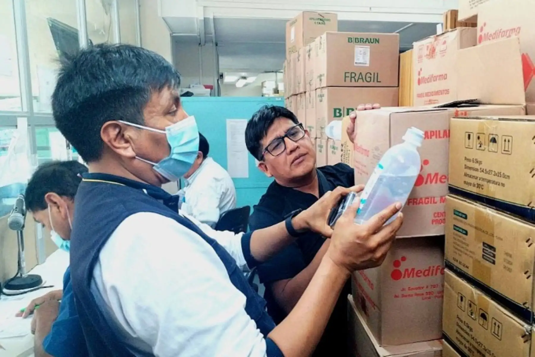 Se recuerda a los profesionales de la salud y a la ciudadanía en general que cualquier sospecha de reacción adversa debe ser reportada al Sistema Peruano de Farmacovigilancia y Tecnovigilancia, a través del Centro Regional de Referencia - Arequipa (CRR).