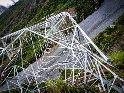 Un nuevo atentado perpetraron presuntos mineros informales en Pataz, en la sierra de La Libertad, al derribar una torre de alta tensión de la minera Poderosa, afectando sus operaciones . ANDINA/Difusión