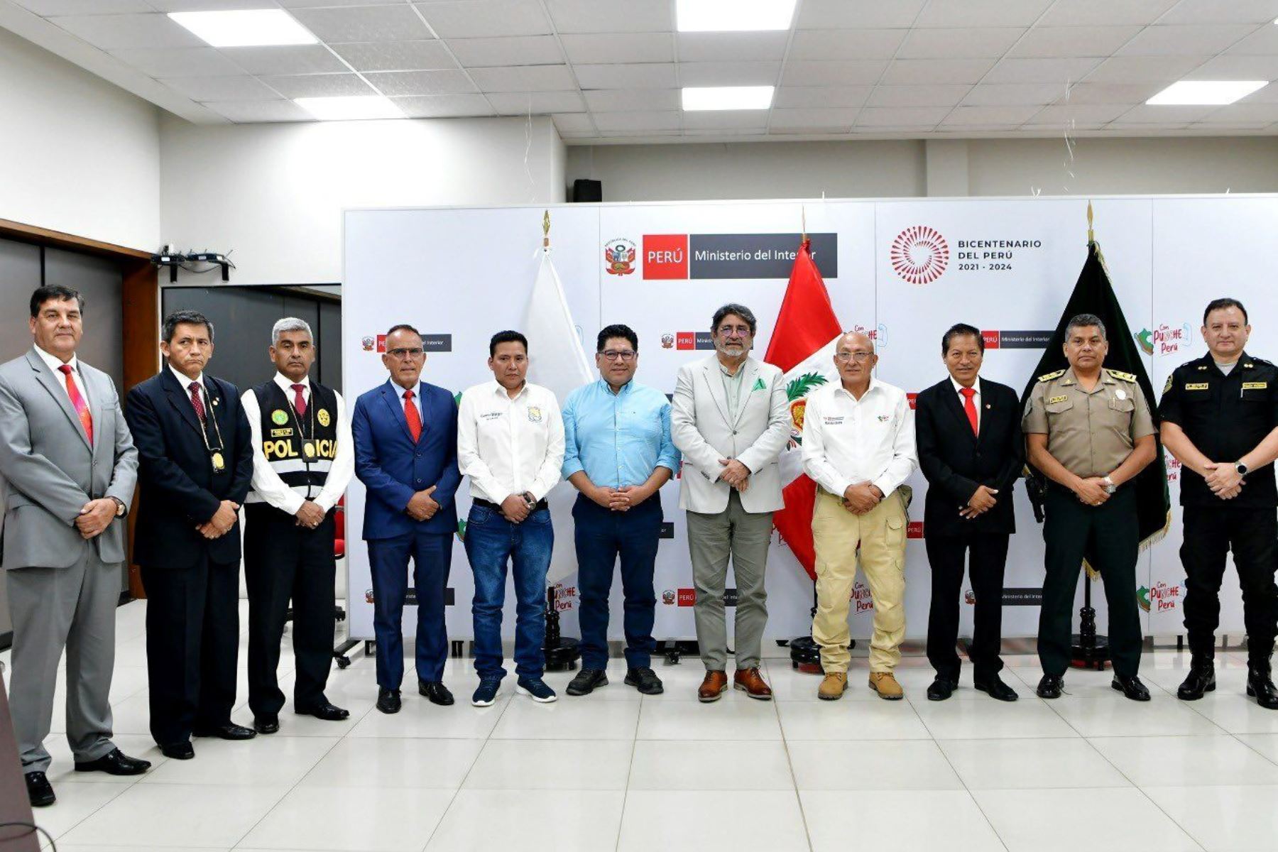 Alcaldes de Lima junto a autoridades del Ministerio del Interior. Foto: Difusión