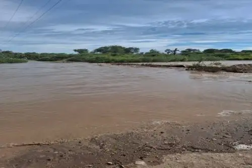 El alcalde distrital, Aladino Mori, expresó que nada se pudo hacer ante la furia de la naturaleza, ya que conforme pasaban las horas el río aumentaba su caudal.