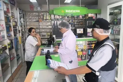 San Isidro: inspeccionan farmacias y clínicas para verificar retiro de suero defectuoso. Foto: ANDINA/Difusión.