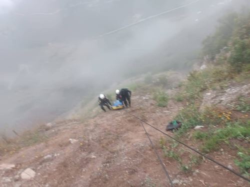 Allegados a las víctimas manifestaron que el volquete venía realizando trabajos para el municipio distrital de Huambalpa.ANDINA/Difusión