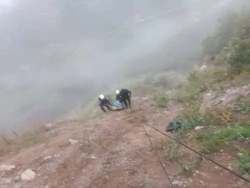 Allegados a las víctimas manifestaron que el volquete venía realizando trabajos para el municipio distrital de Huambalpa.ANDINA/Difusión