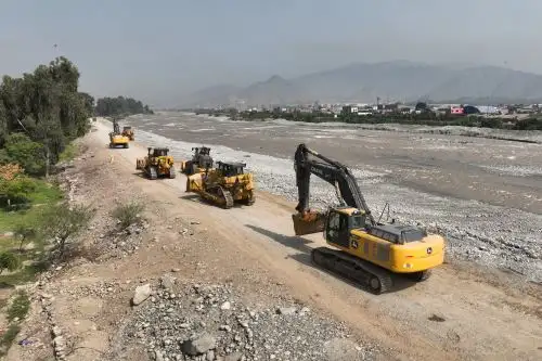 En poco más de dos meses, la Autoridad Nacional del Agua (ANA), del Midagri, culminó la limpieza de 35 kilómetros del río Rímac en la zona de Lima Este, como medida preventiva ante posibles huaicos y desbordes del cauce del río. Foto: ANDINA/Daniel Bracamonte