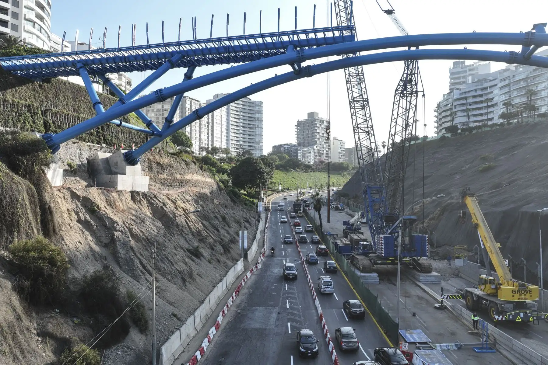 El municipio de Miraflores reabrió esta mañana el acceso a la Bajada de Armendáriz, un punto clave para ingresar a la Costa Verde, el cual había sido cerrado la semana pasada debido al reinicio de las obras del Corredor Turístico Miraflores-Barranco. Foto: ANDINA/Jhonel Rodríguez Robles