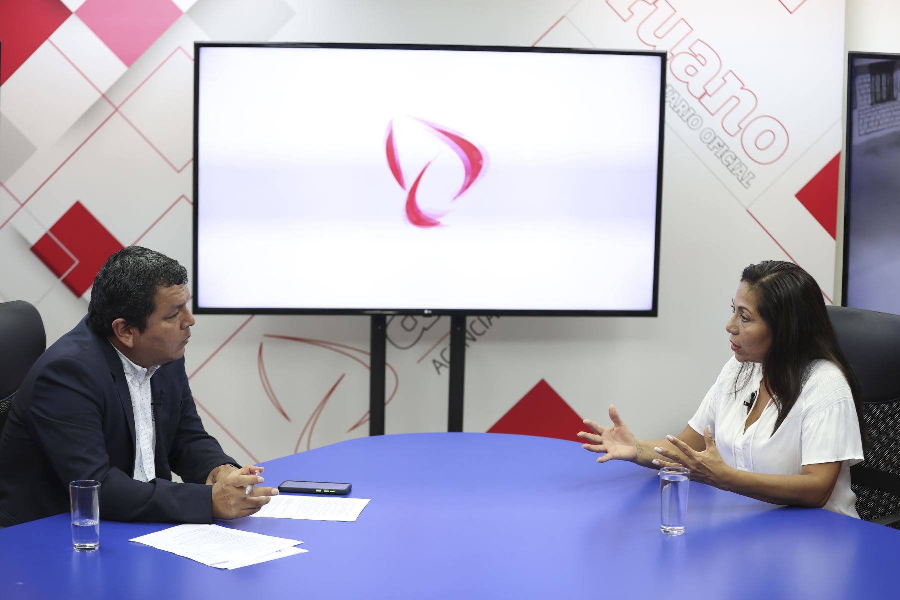 La alcaldesa del distrito indicó que el personal policial de la comisaría de Pueblo Libre tiene como parte de sus funciones el desarrollo de dos planes operativos que están rindiendo frutos: serenazgo sin fronteras y patrullajes integrados. ANDINA/Jhonel Rodríguez Robles