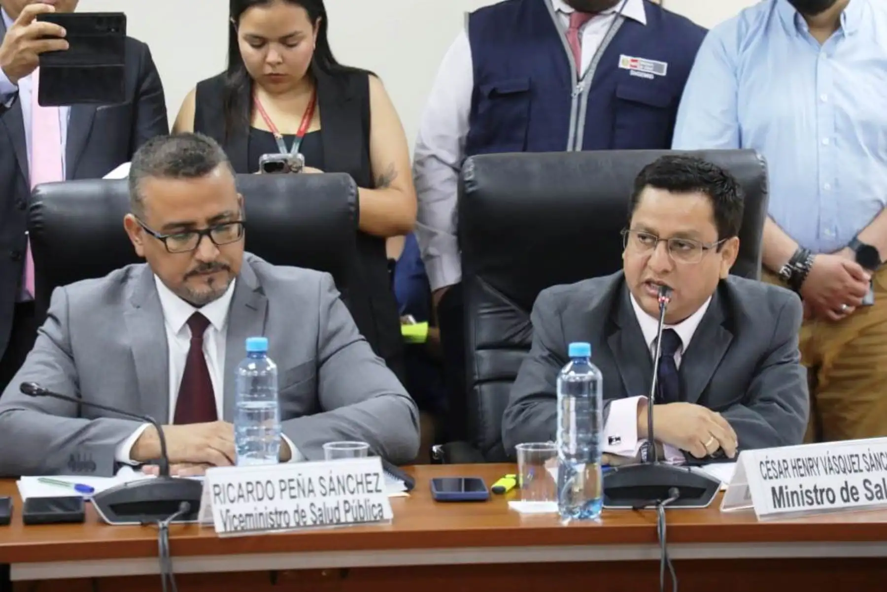 El ministro de Salud, César Vásquez, expone en la Comisión de Salud del Congreso de la República. Foto: ANDINA/Difusión.