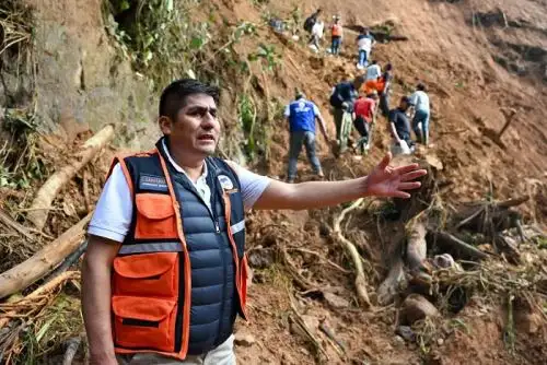 El alcalde de Chanchamayo, Hermenegildo Navarro, agradeció el apoyo del gobernador y destacó la importancia de trabajar en equipo para superar esta etapa.