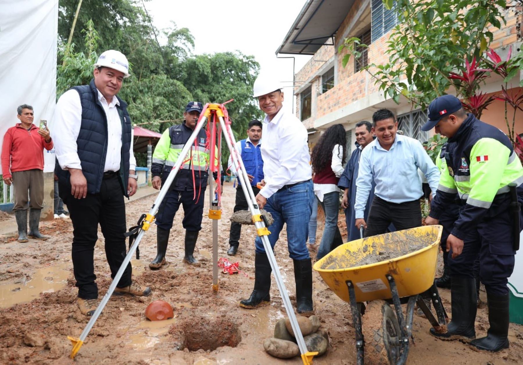 Ministro de Trabajo, Daniel Maurate, encabezó ceremonia de colocación de primera piedra del proyecto de mejoramiento urbano en Moyobamba, región San Martín, que generará 124 puestos de trabajo temporal a través del programa Llamkasun Perú. ANDINA/Difusión