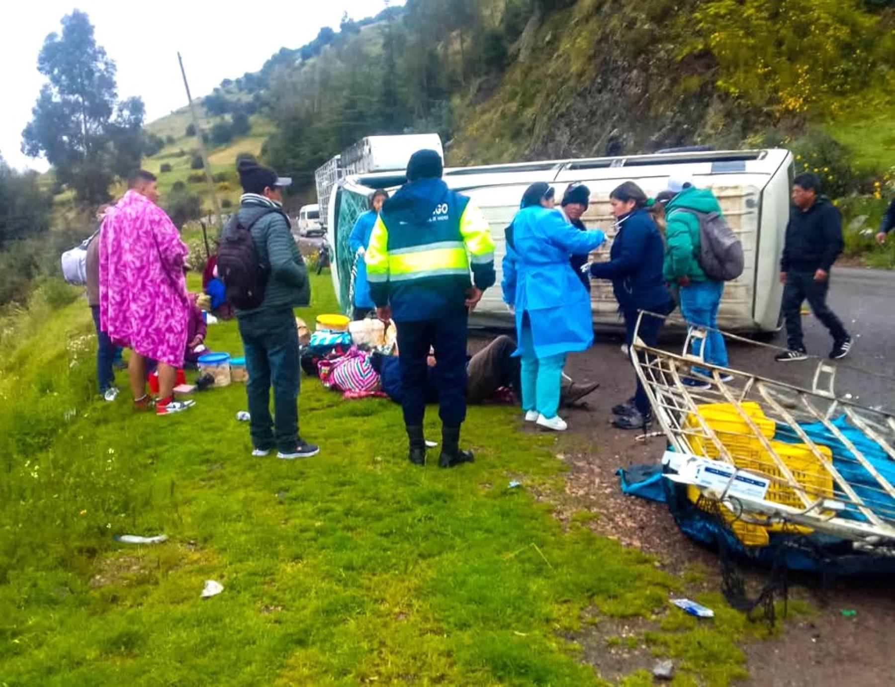 Los seis heridos que dejó el vuelco de una camioneta combi en la vía Los Libertadores fueron trasladados al Hospital Regional de Ayacucho. ANDINA/Difusión