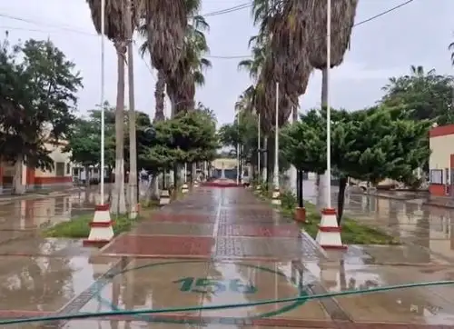 Una lluvia persistente de más de dos horas afectó a la ciudad de Chiclayo, región Lambayeque, esta mañana causando el aniego de calles y avenidas.