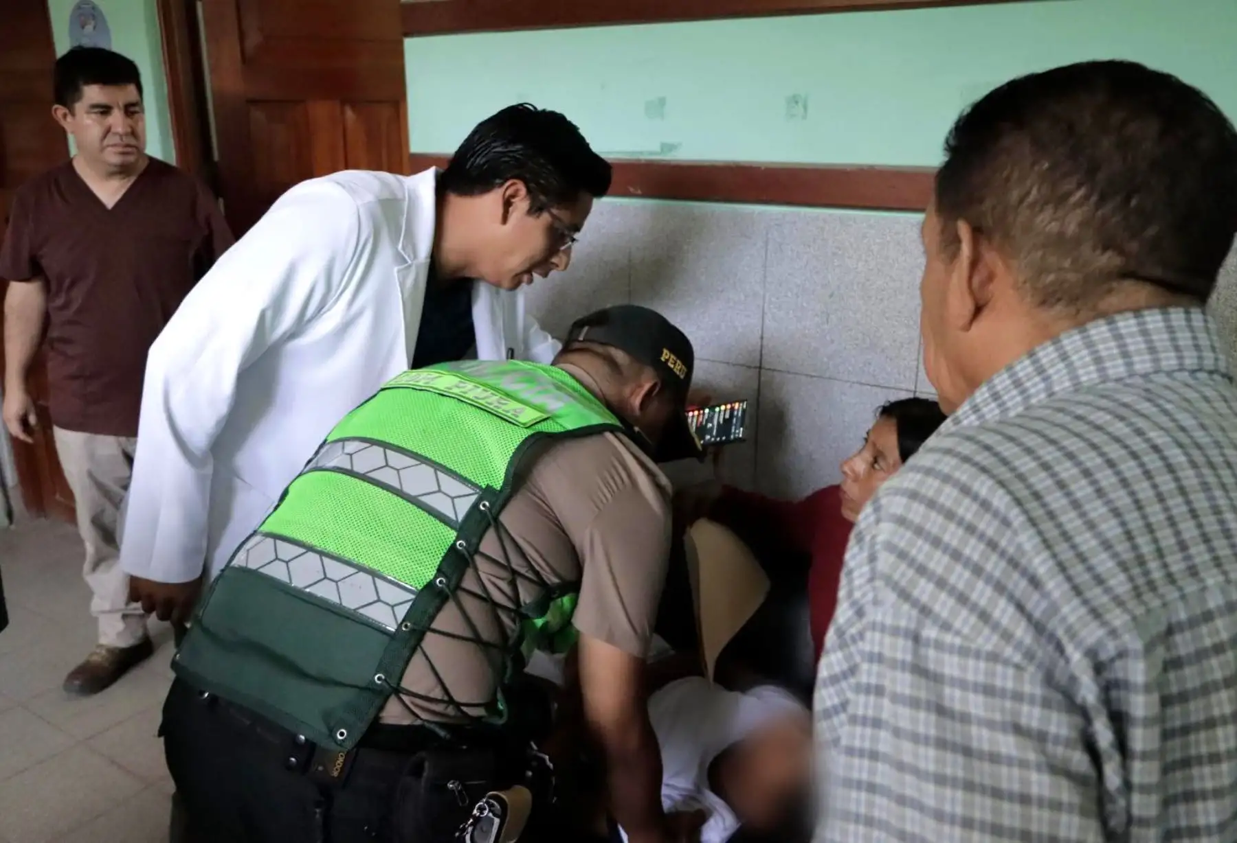 Suman más de 60 los estudiantes del colegio Elvira Castro de Quiroz de Piura afectados por intoxicación alimentaria, informó la Dirección Regional de Salud de Piura.