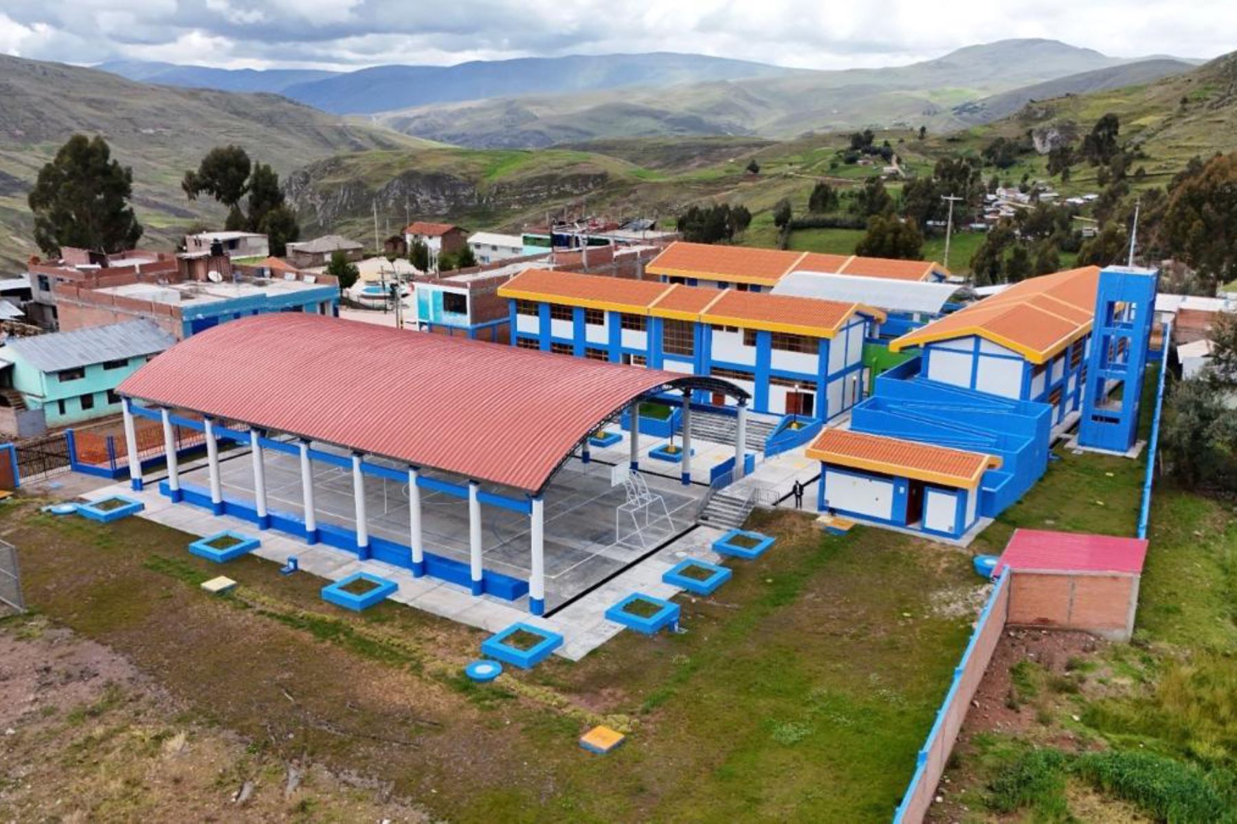 Nueva infraestructura de la IE Los Andes garantiza mejores condiciones para la población escolar de Chupaca. Foto: ANDINA/Difusión