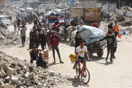 Tras el alto el fuego, miles de palestinos retornan a lo que queda de sus viviendas en Gaza (imagen referencial). Foto: AFP
