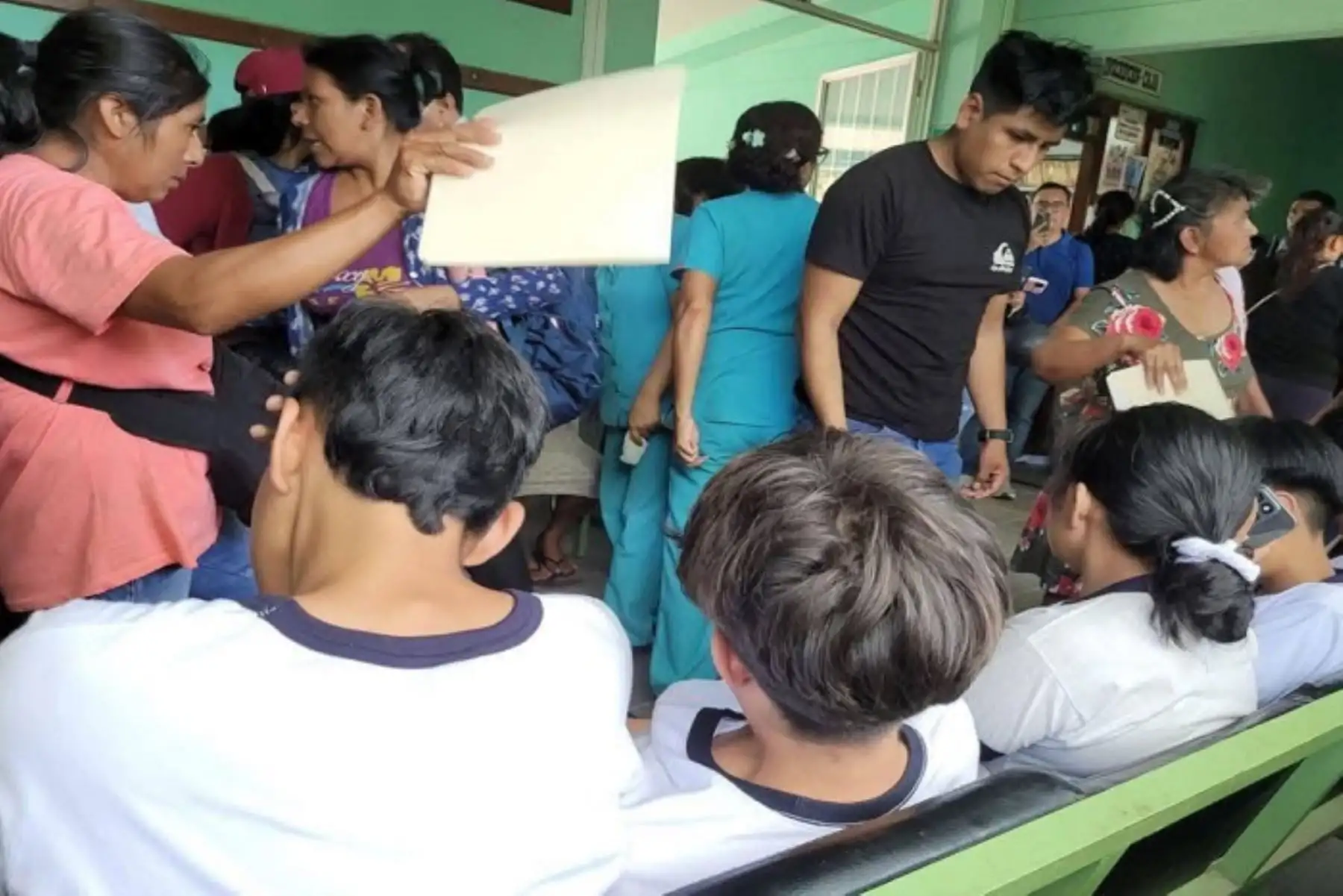 El gobernador regional de Piura, Luis Neyra León, a través del director regional de Salud, Yoel Julca Chamba, supervisó de manera directa la emergencia por intoxicación.