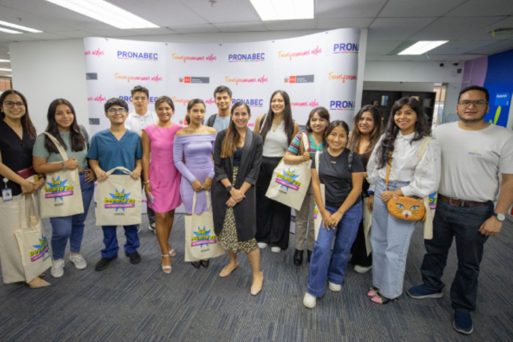 Cada año, adolescentes con buen rendimiento académico y sin recursos económicos ven en Beca 18 del Programa Nacional de Becas y Crédito Educativo (Pronabec) una oportunidad clave para forjar un mejor futuro para ellos y sus familias. Foto: ANDINA/Difusión
